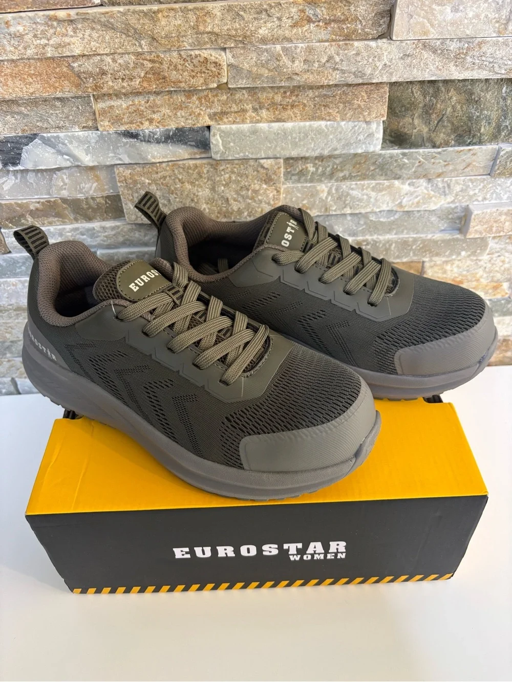 Eurostar Clocker Women’s Steel Toe Work Shoes Olive Green Slip Resistant Sz 6